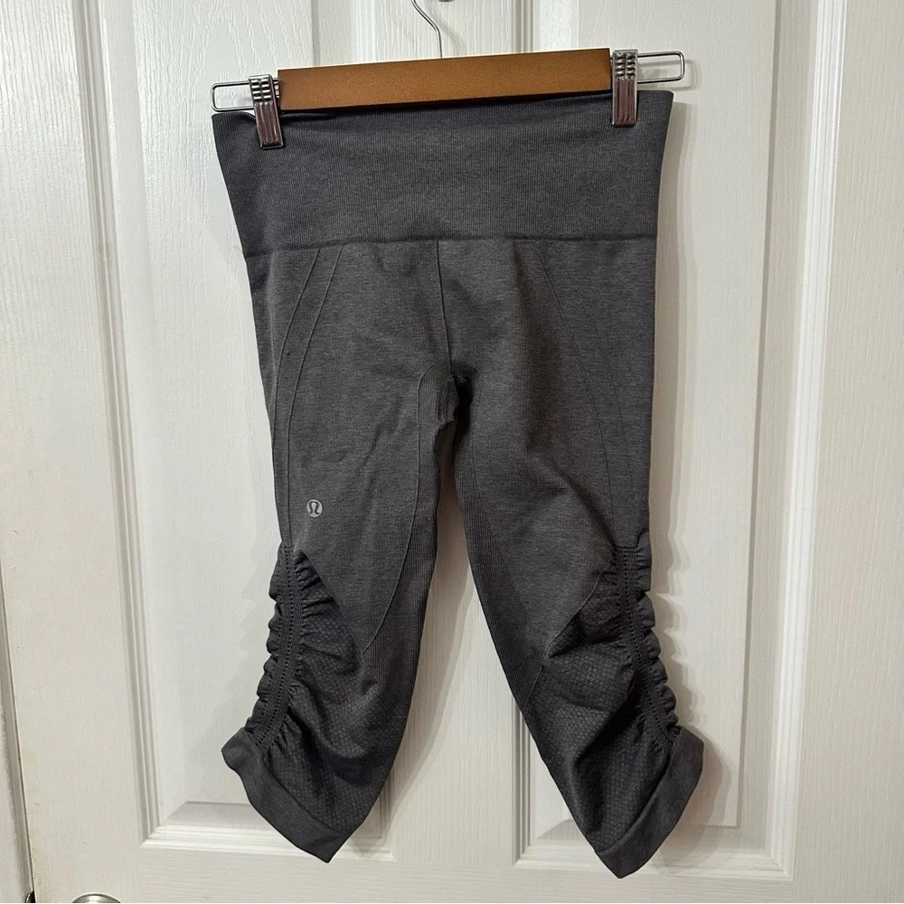 Lululemon In The Flow cropped leggings, Size 4